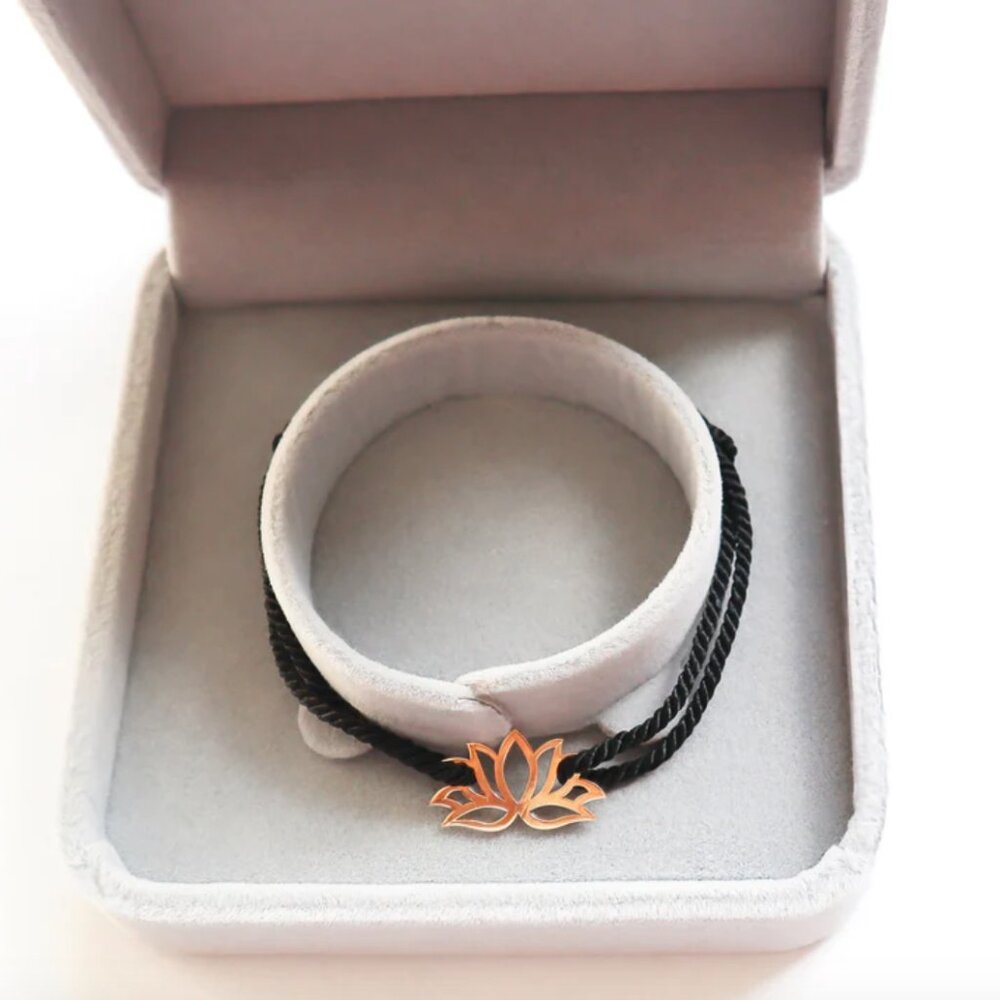 18k Gold lotus Bracelet - Picture 2 of 6